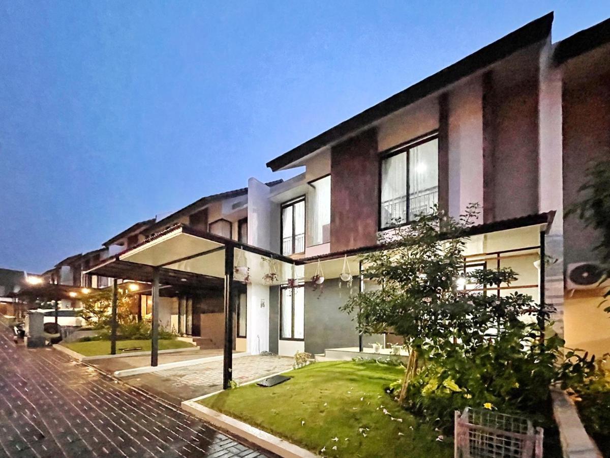 Larisa Homestay Syariah Padalarang Ngoại thất bức ảnh